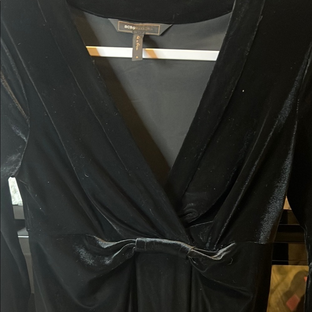 BCBGMaxAzria Black V-Neck Long Sleeve Velvet Cocktail Dress - Picture 7 of 11